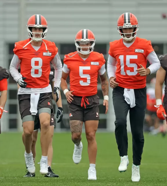 Diontae Johnson Hints at Kenny Pickett Leading Browns QB Battle
